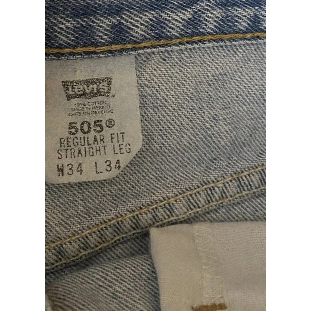 Vintage Levi’s 505 Light Blue Straight Leg Jeans Men’s Size 34W 34L